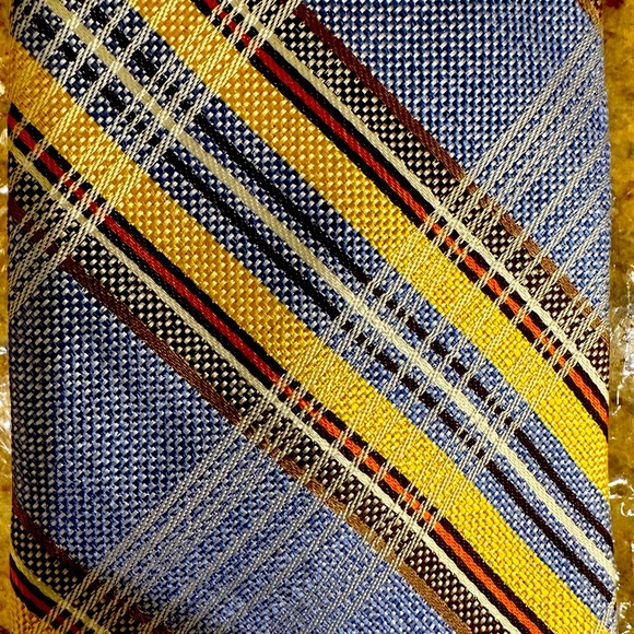 NWT👔TOM JAMES STRIPED BLUE, YELLOW, WHITE AND RED SILK NECKTIE - Picture 2 of 5